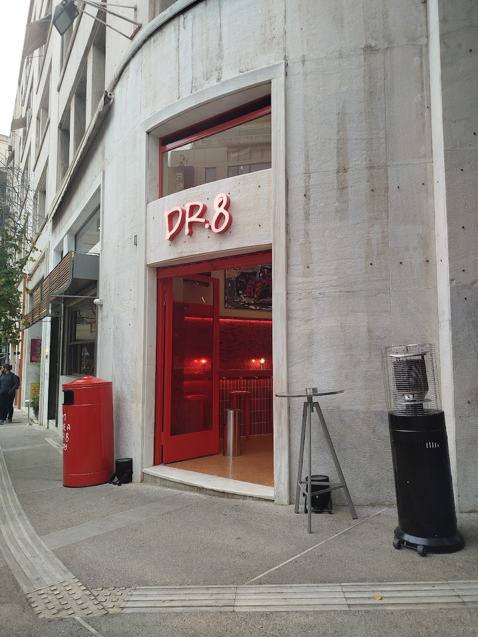 DR8, Syntagma
