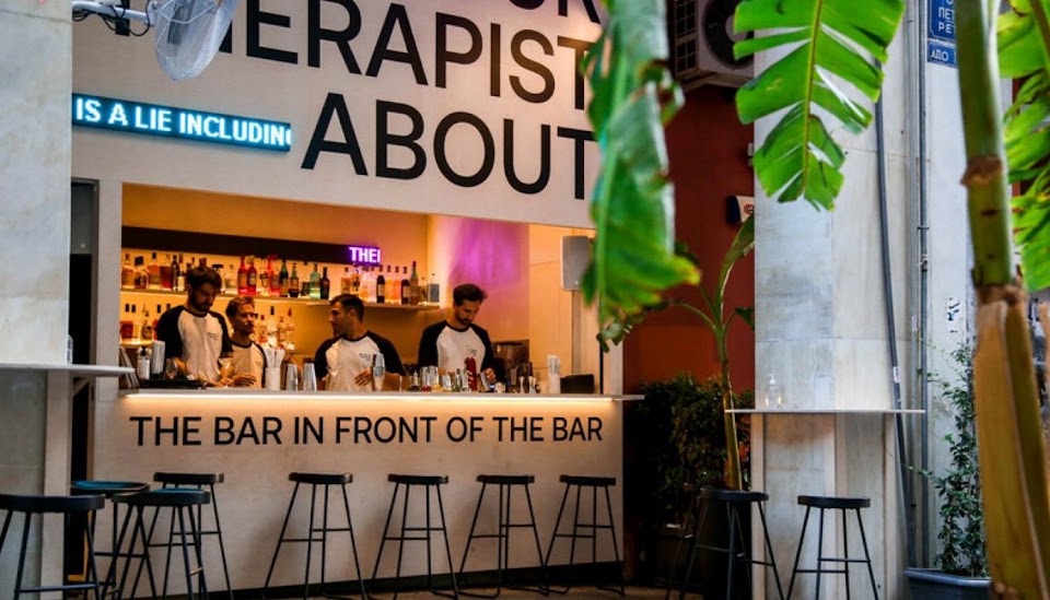 The Bar in Front of the Bar, Syntagma